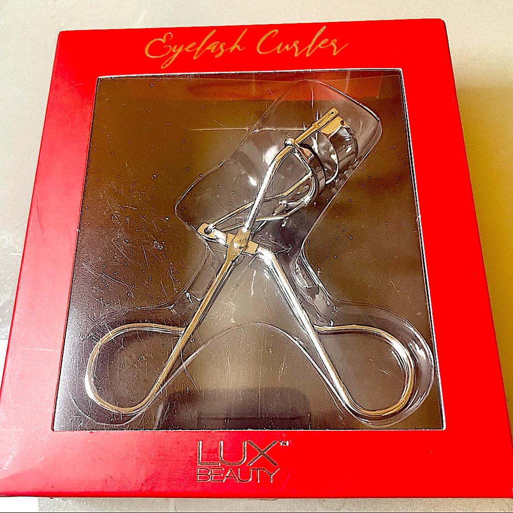 ❤️ NWT Brand New In-Box Eyelash Curler by Lux Beauty
